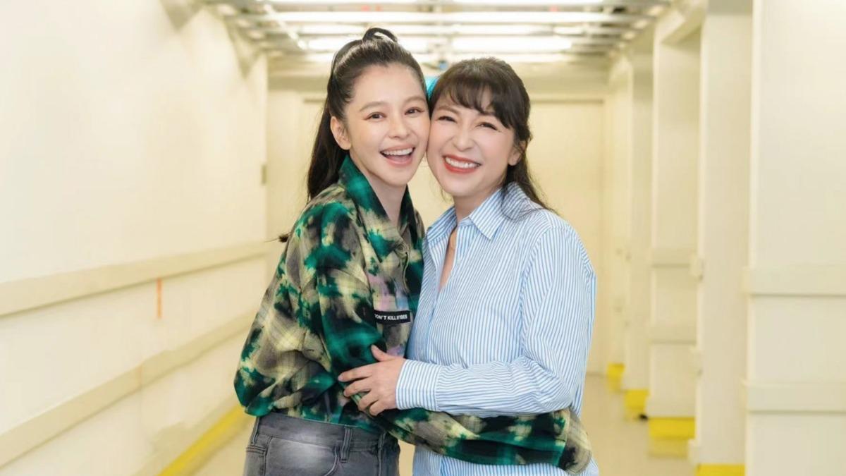 昨奔靈堂悼念邱瓈寬母親! 徐若瑄今晚衝高雄「合體日本天后」