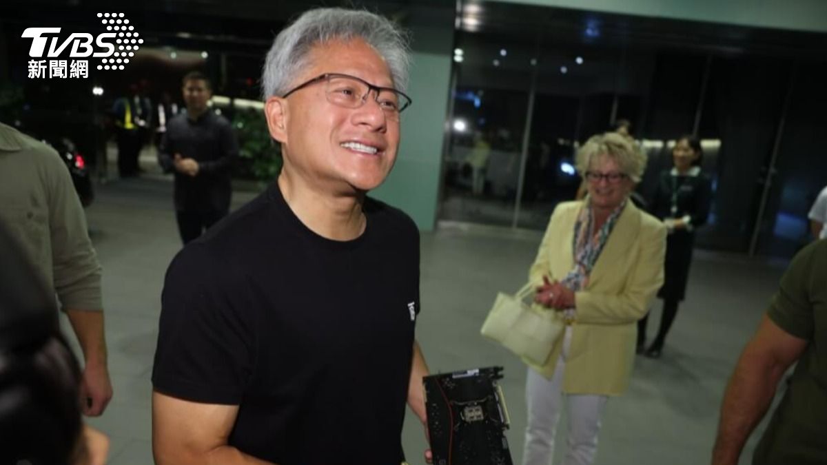 「仁來瘋」15天!黃仁勳離台不忘帶伴手禮 預告今年會再來
