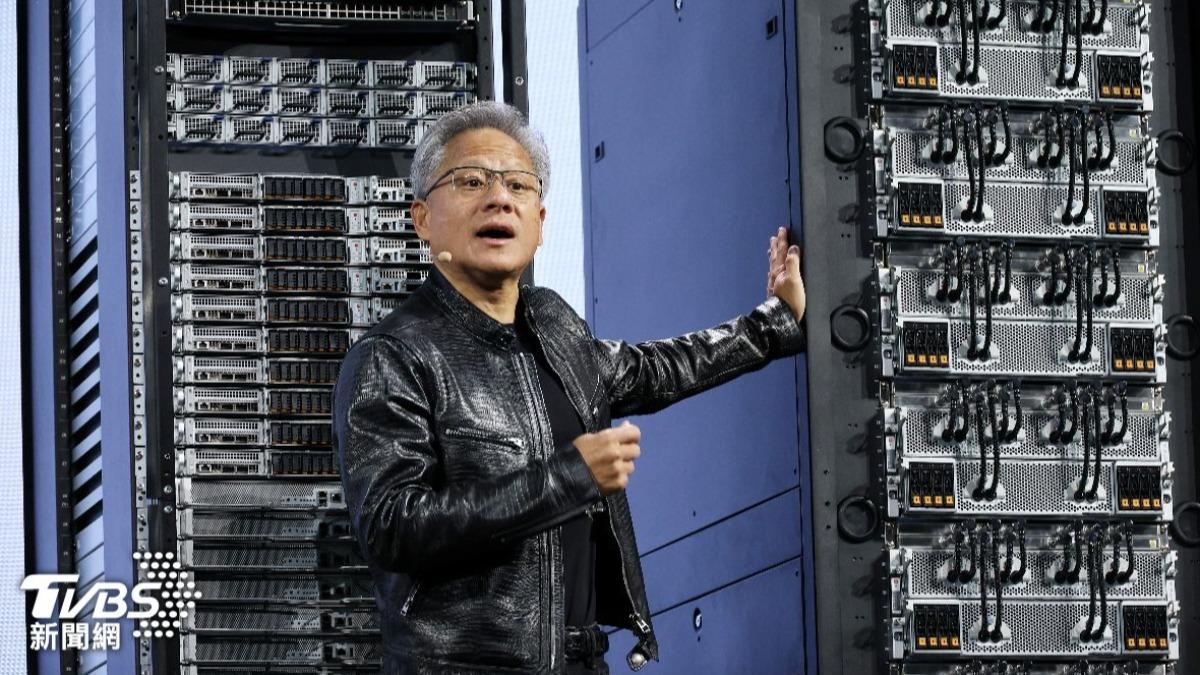 《金融時報》讚黃仁勳科技界拿破崙 「女挺胸要簽名」馬斯克還辦不到