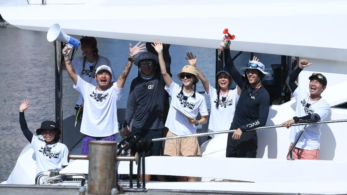 KID帶隊7藝人花蓮「划獨木舟」前進石垣島 今早出發遠征260公里黑潮