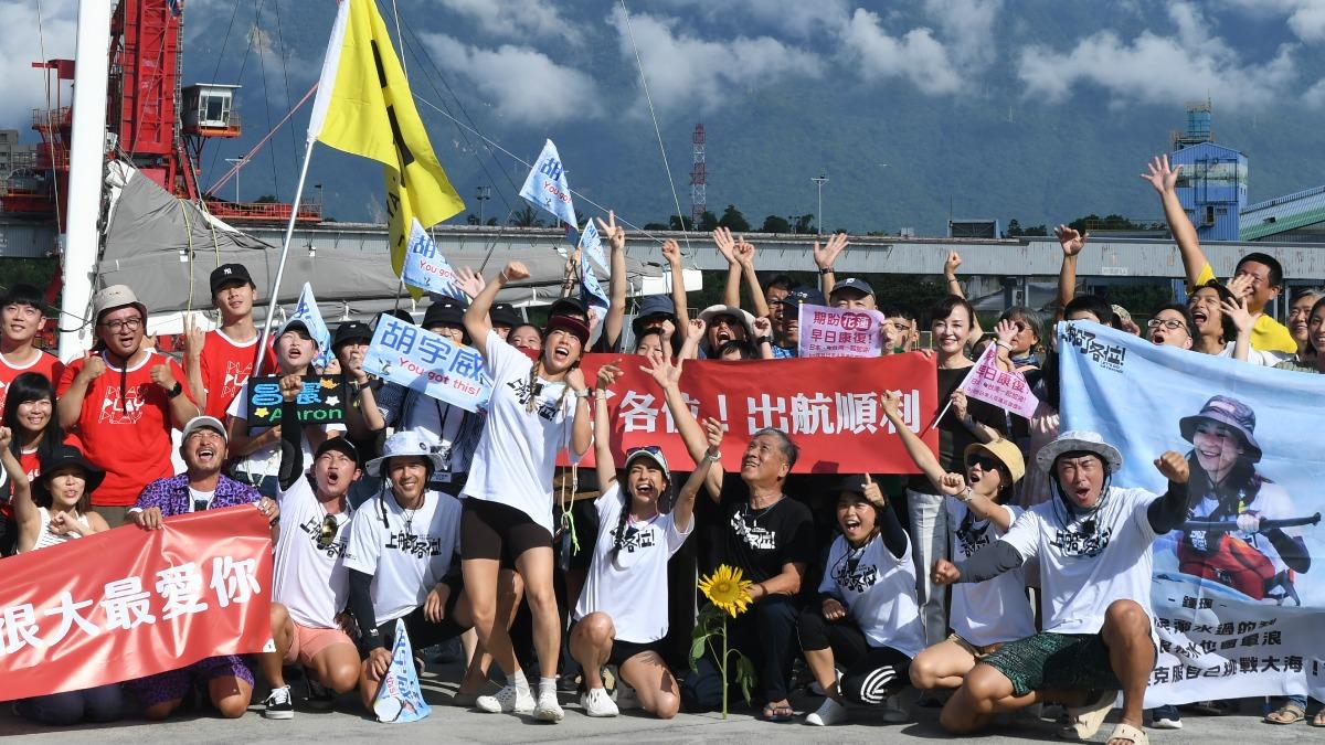《上船了各位！》親友團送行。（圖／華視、三立提供）