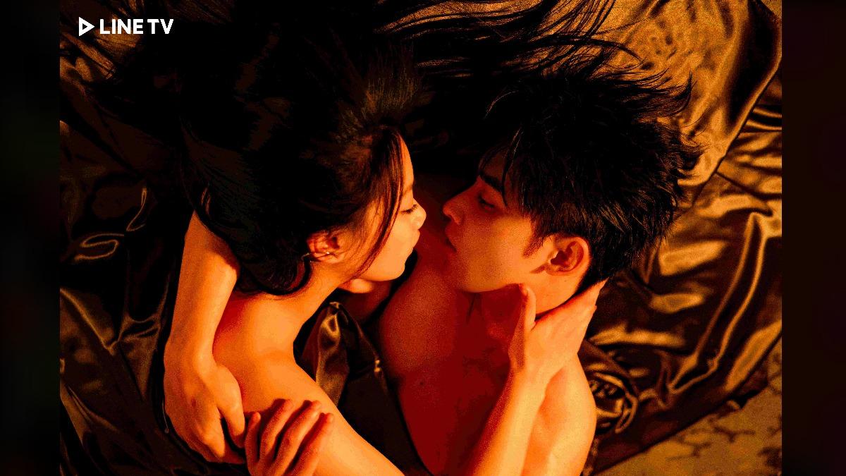 《步步深陷》申浩男(右)和溫茉言就有激情戲碼。(圖/LINE TV提供)