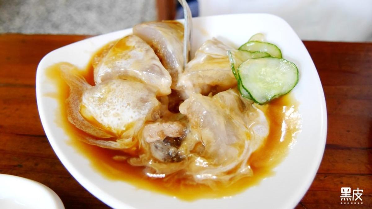 嘉義特有的「涼肉圓」，會搭配美乃滋一起享用，外皮吃起來還比熱熱吃的肉圓更Ｑ！（圖／黑皮的旅遊筆記提供）