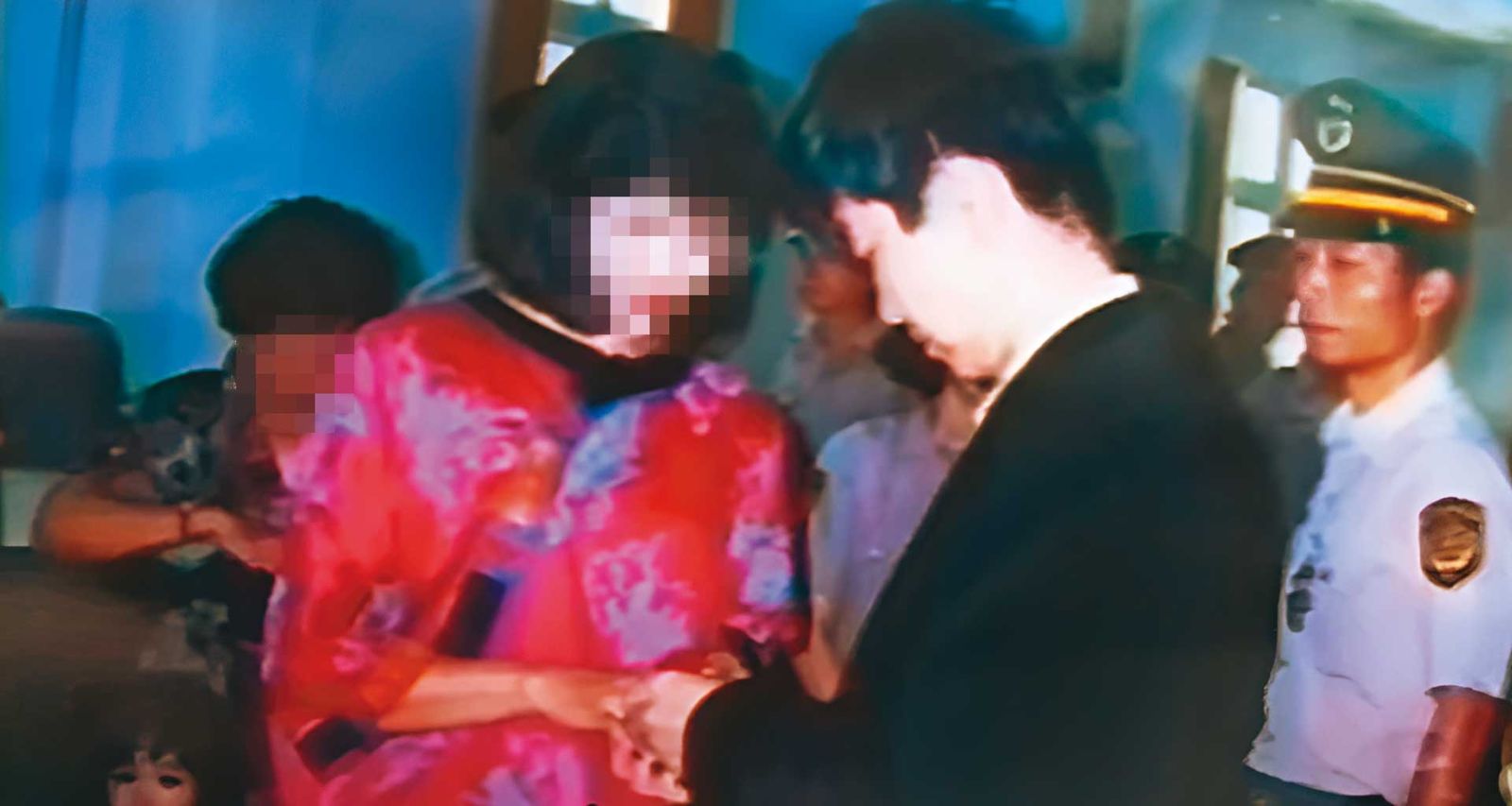 遭槍決前,林來福在看守所與女友阿桃結婚。(圖/翻攝東森新聞)