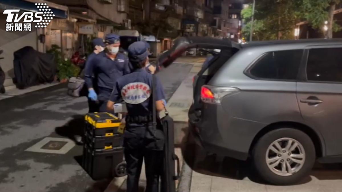 台北市萬華區昨日驚傳凶殺命案，鑑識人員到場調查。（圖／TVBS）