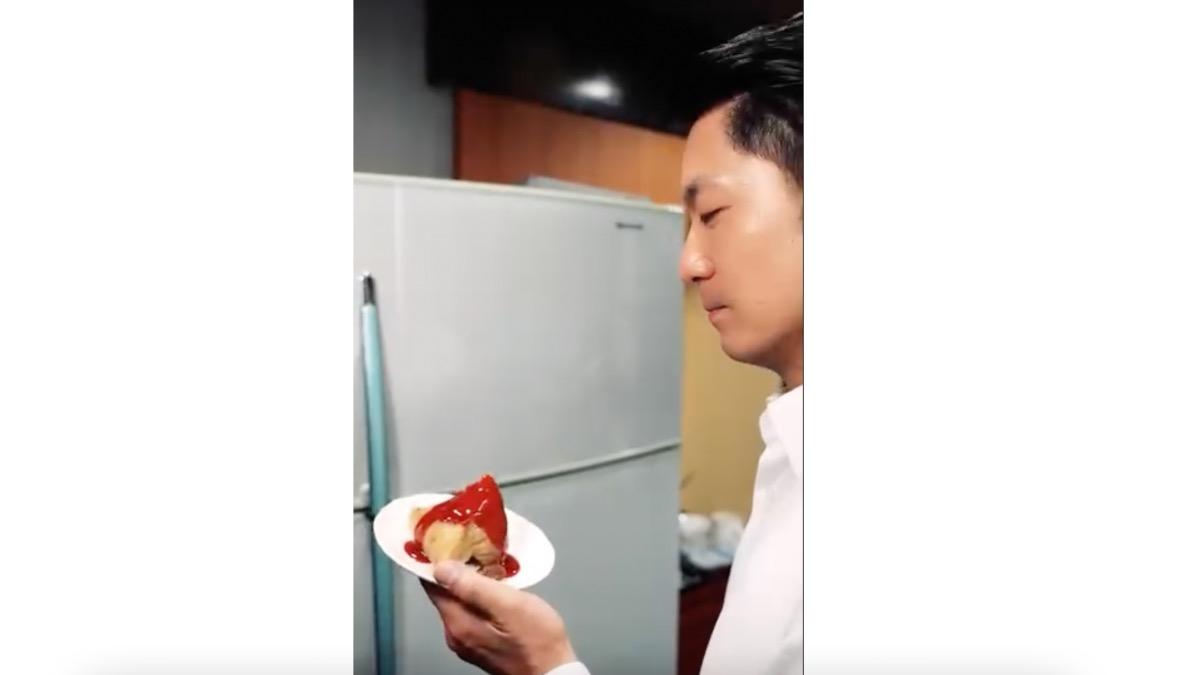 適逢端午節，蔣萬安拿肉粽當午餐。（圖／翻攝蔣萬安粉專）