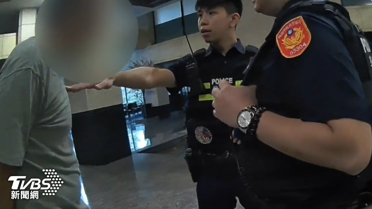 桃園醉男咆哮女保全,辱罵員警不雅字。(圖/TVBS)