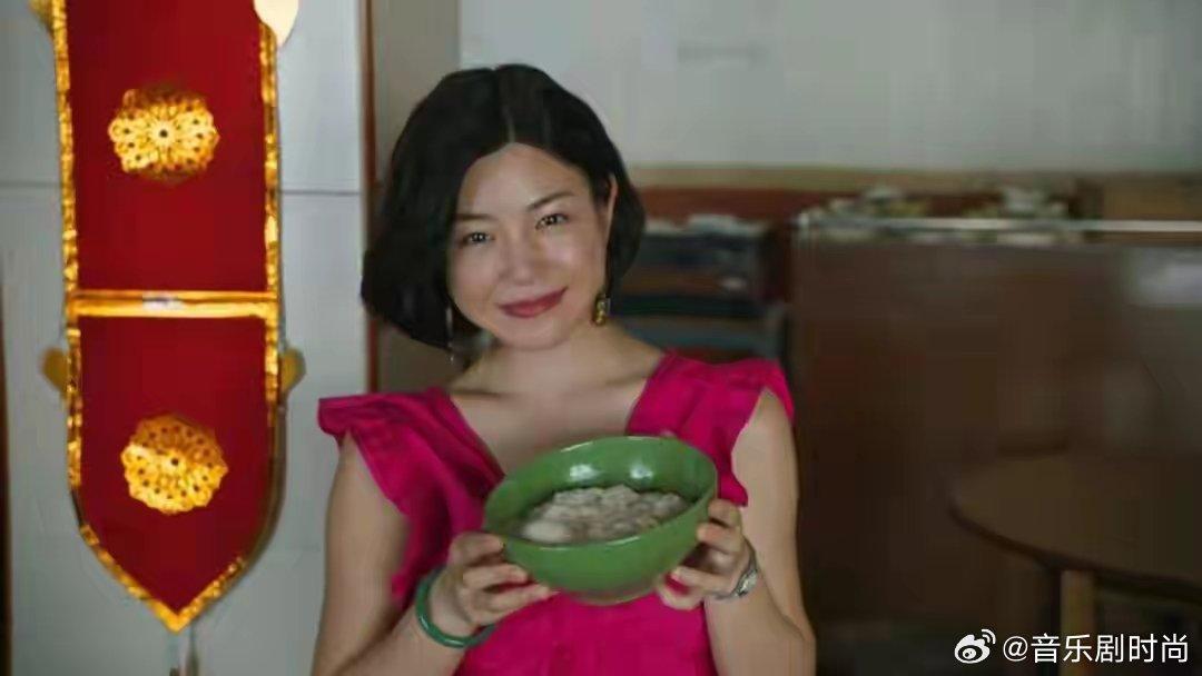 有網友直批「大包子臉」有啥資格演鄧麗君。(圖/翻攝自微博)