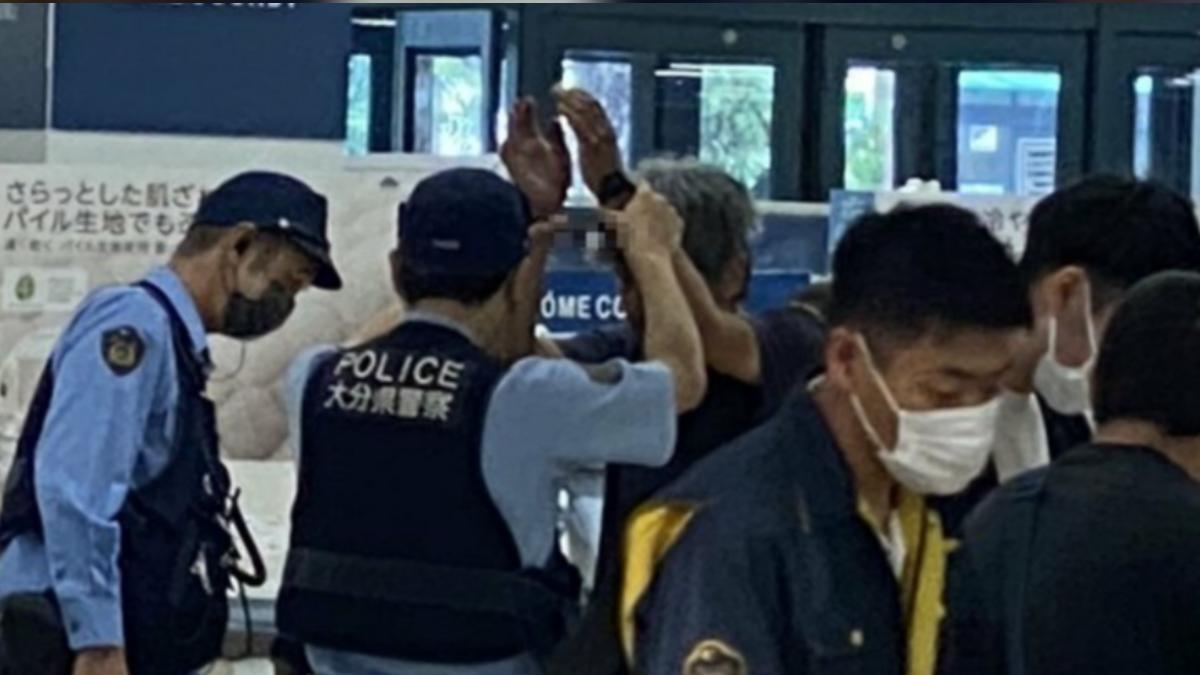 日本購物中心砍人!老婦遭割喉送醫亡 目擊者嚇壞:滿地血跡