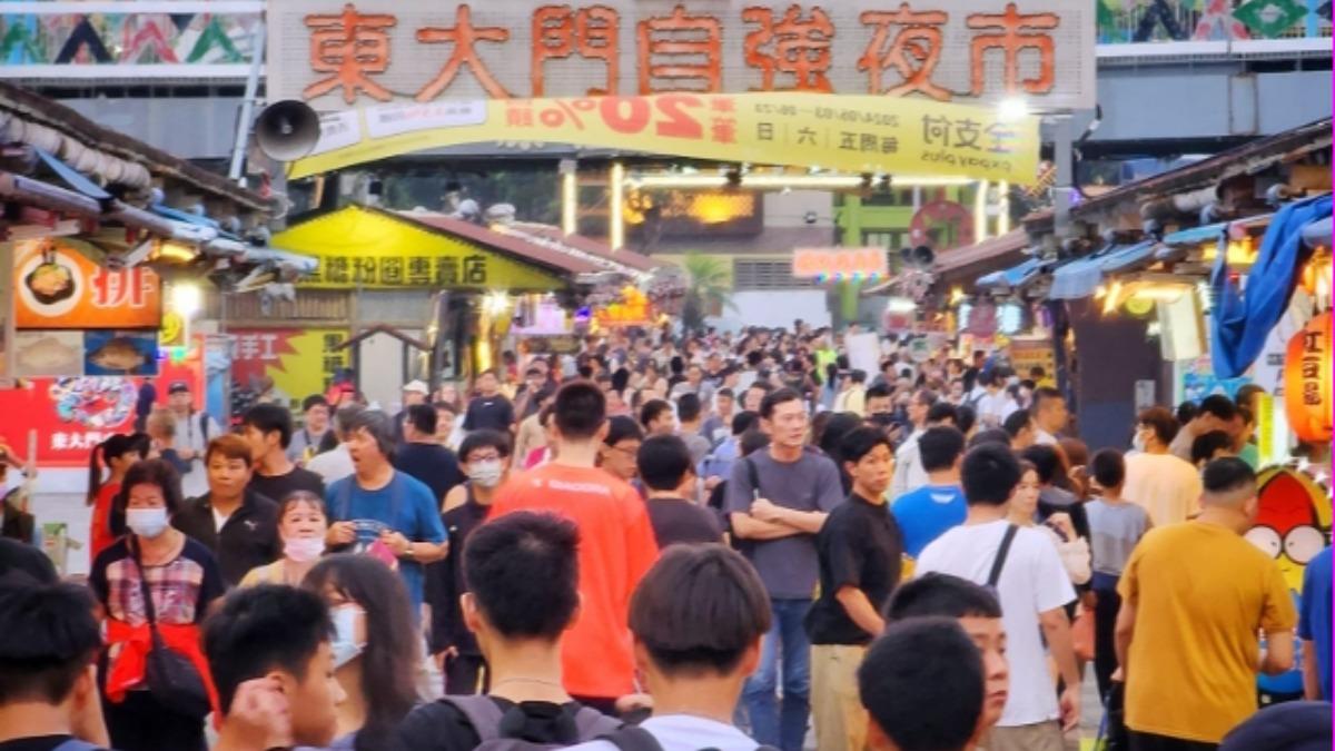 端午連假「東大門夜市」人潮曝光!1景象網直呼:超感動