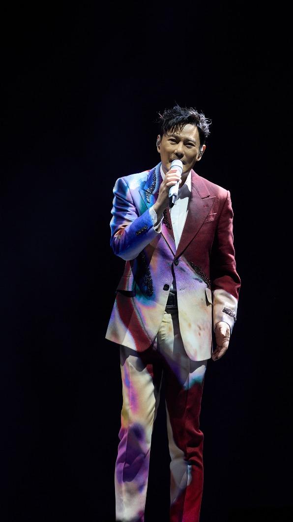 張信哲經典歌曲讓台下歌迷如癡如醉。(圖/潮水音樂提供)