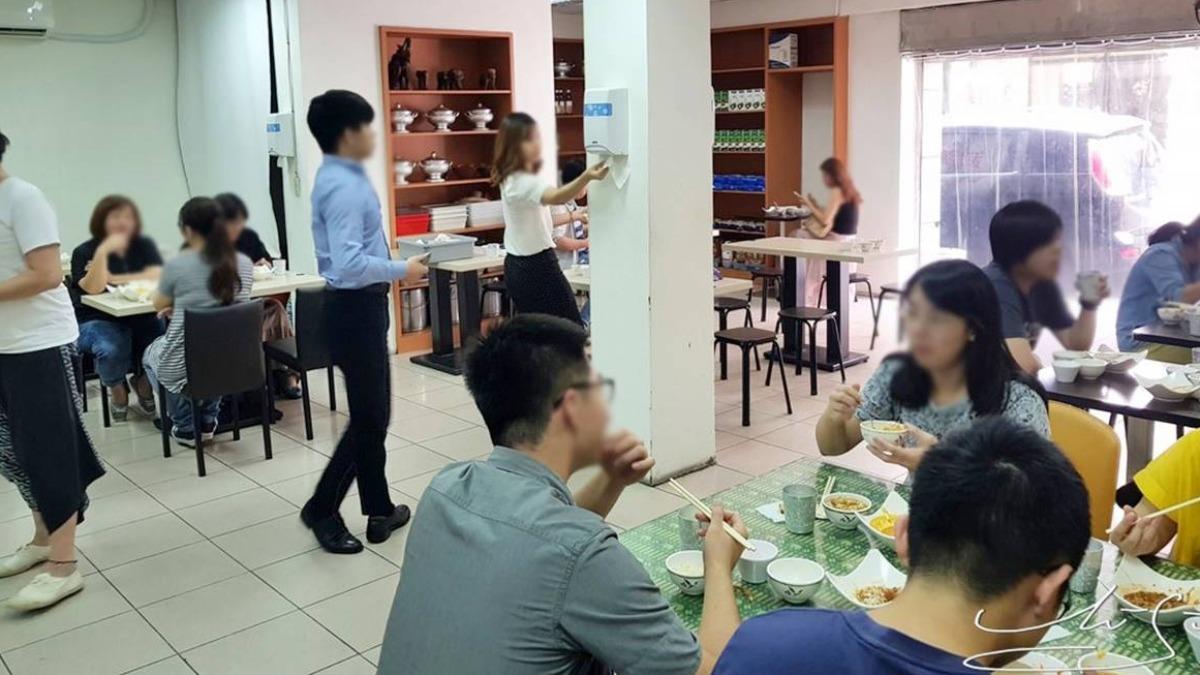 店內座位很多,大約有60~80個座位,用餐尖峰依然需要排隊候位。(圖/專業噗嚨共Miso吃走提供)