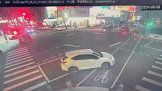 張男在中山路四段與旱溪東路二段口突然偏離車道。(圖/TVBS)
