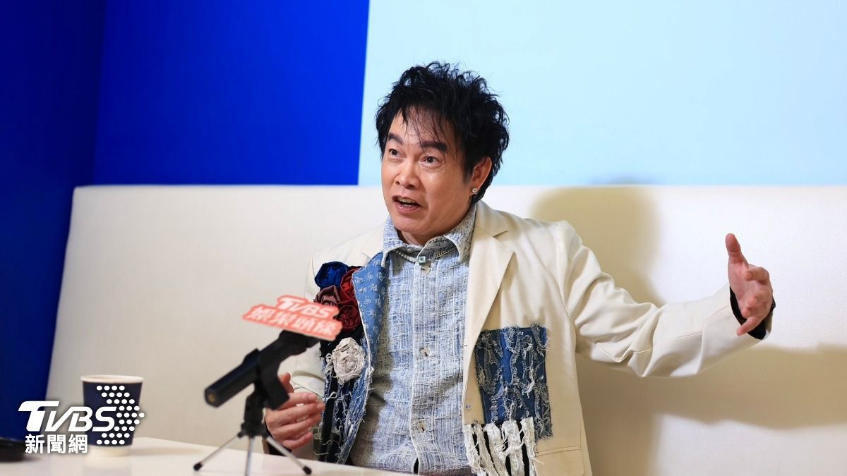 康康談吐幽默風趣，不時引人發笑。（圖／黃城碩攝）