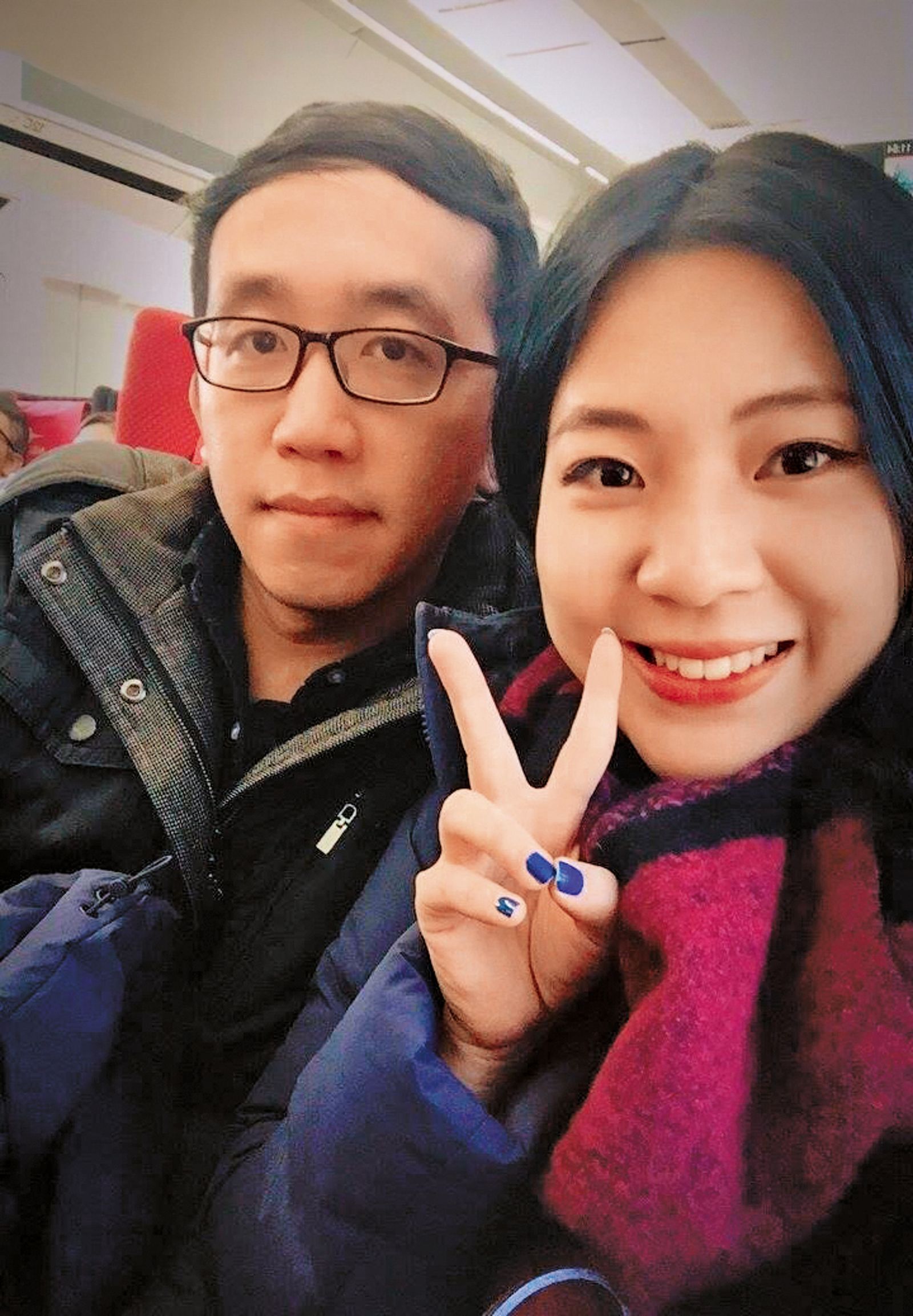 徐巧芯(右)與丈夫劉彥灃(左)同捲詐團洗錢風波,劉並涉違反行政中立介入選舉。(圖/翻攝徐巧芯臉書)