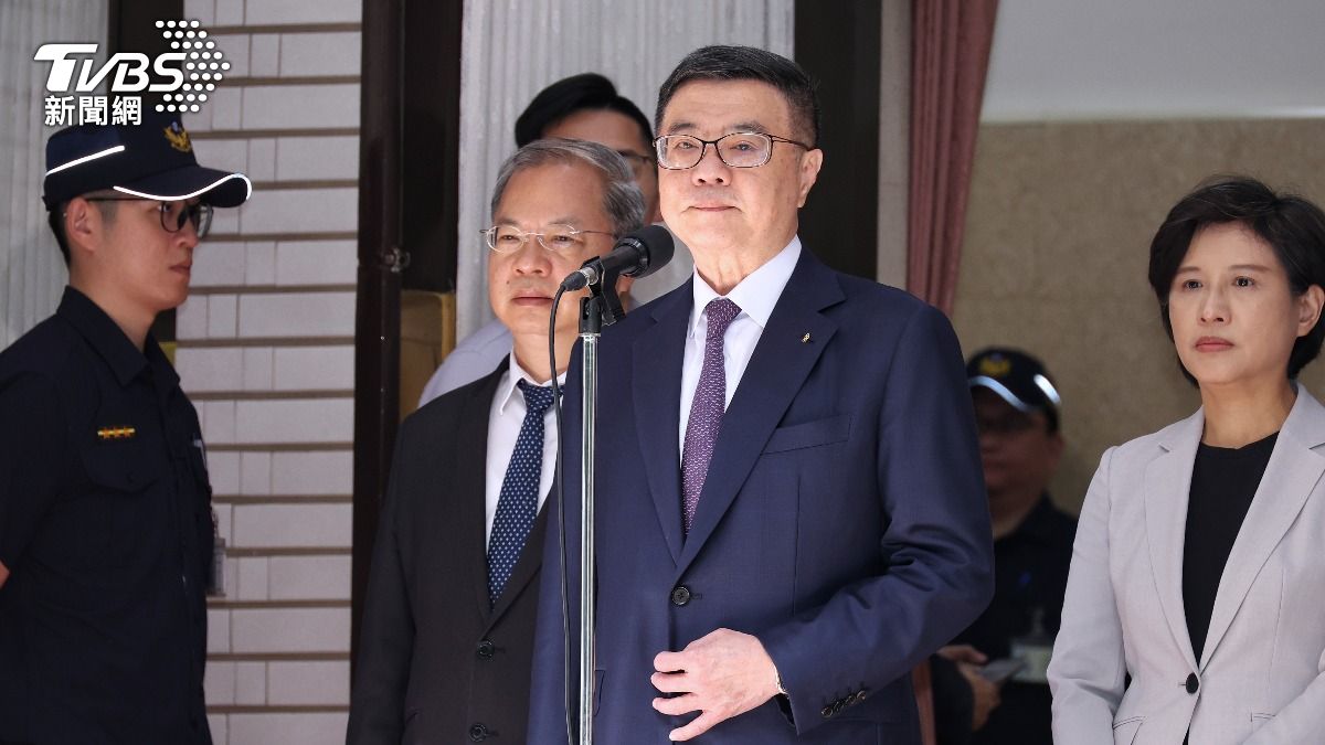 陸偷渡客快艇闖淡水河 顧立雄:不排除這是「灰色襲擾」