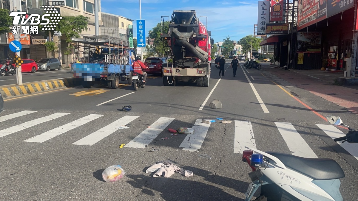 快訊／台南死亡車禍！17歲女騎士遭水泥車輾斃　單車捲車底