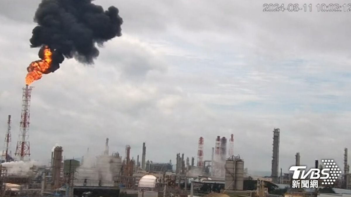 高雄中油煉油廠「發爐」恐怖黑煙竄天際 最高恐罰500萬