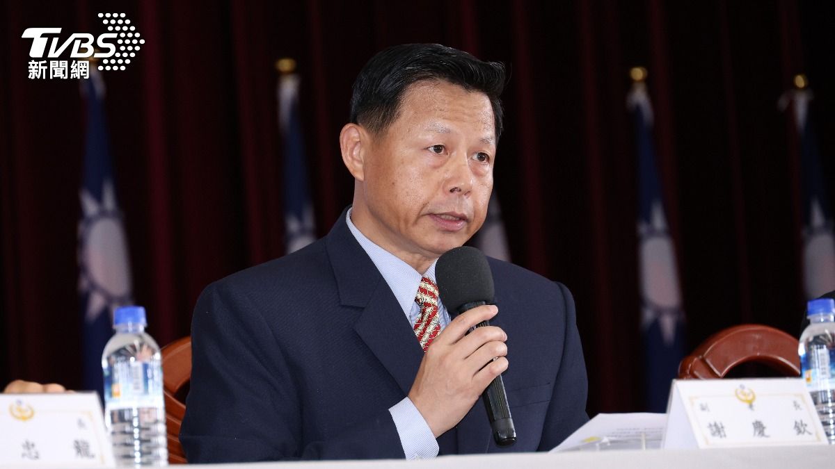 海巡署副署長謝慶欽說明中國大陸人士開快艇進淡水事件。(圖/葉志明攝)