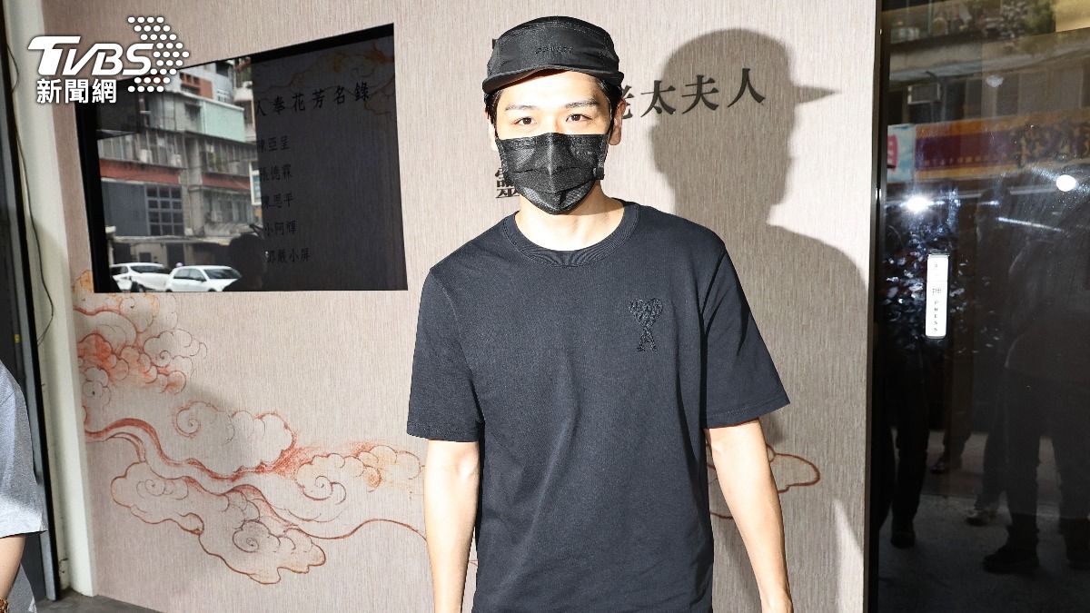 蔡旻佑赴靈堂悼念! 心疼邱瓈寬喪母「希望她節哀」