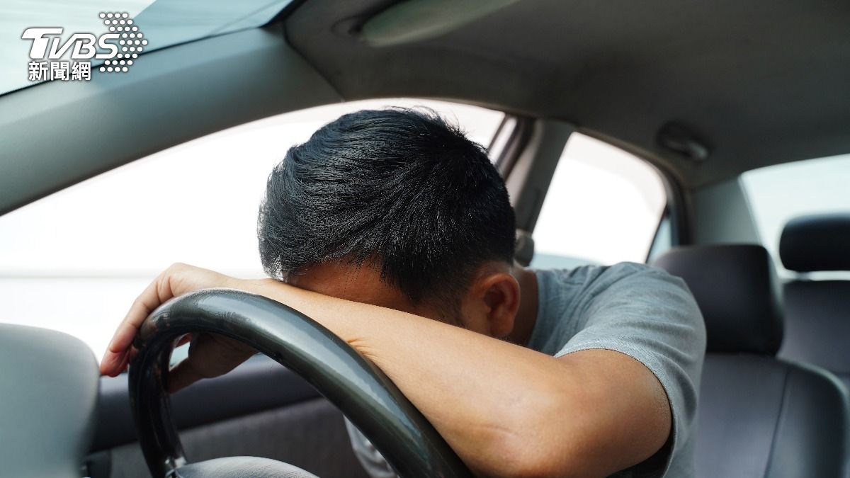 一家4口睡車上、廟裡!她怒轟窮遊 過來人悚憶:被騙喝狗肉湯