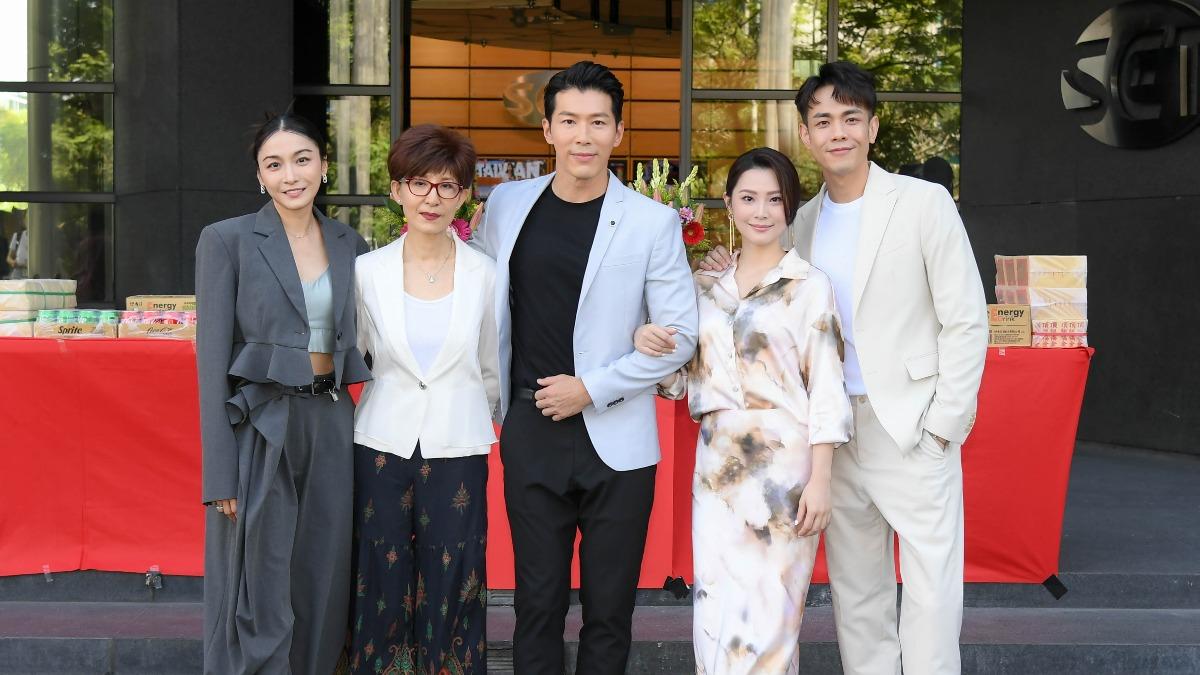 黃少祺同框20歲帥兒!曝江祖平「私下暱稱」狠虧:像在演BL劇