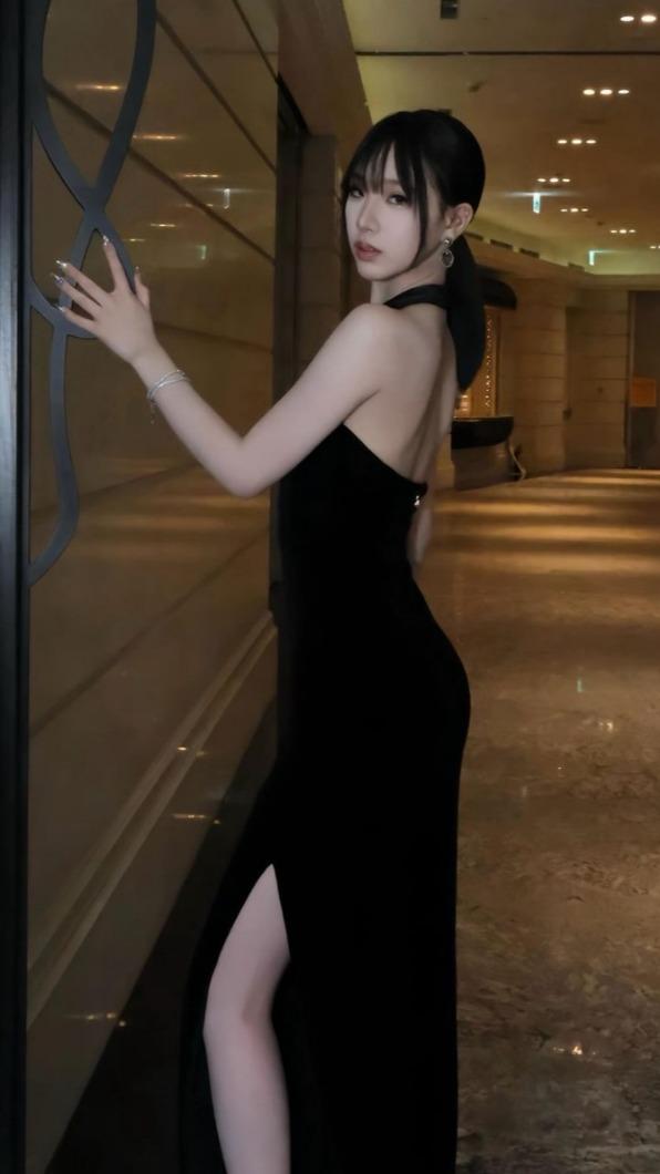 Elly身材有如名模。(圖/翻攝Elly IG)