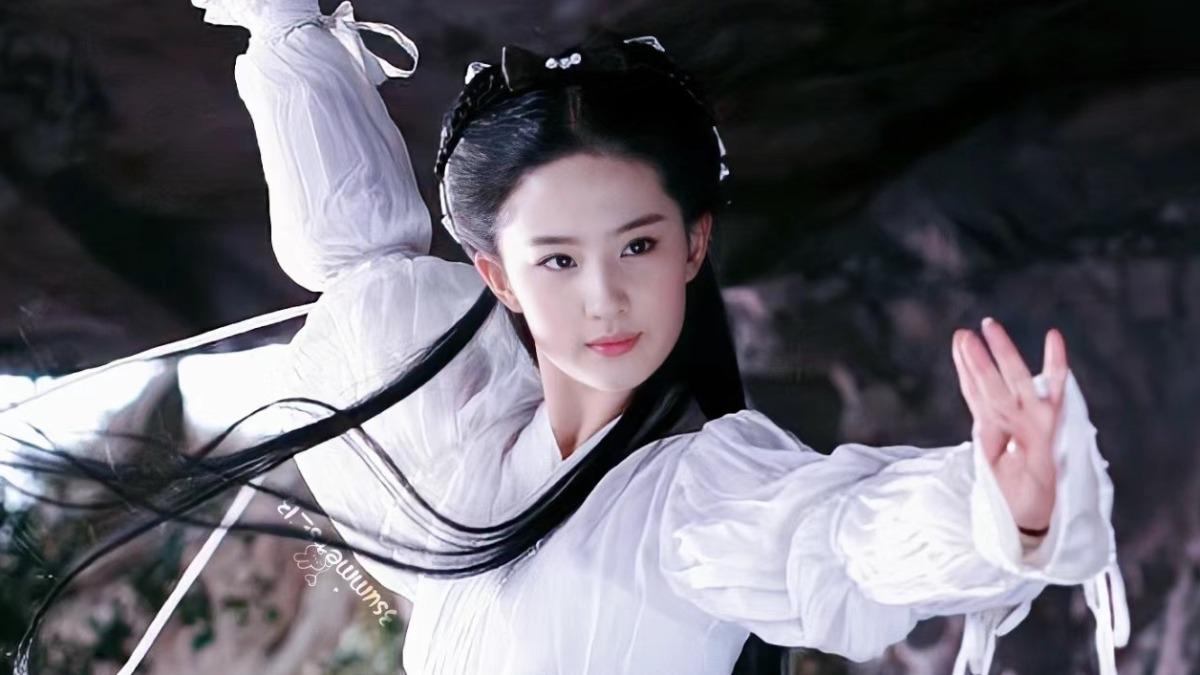 劉亦菲飾演小龍女。(圖/翻攝自微博)