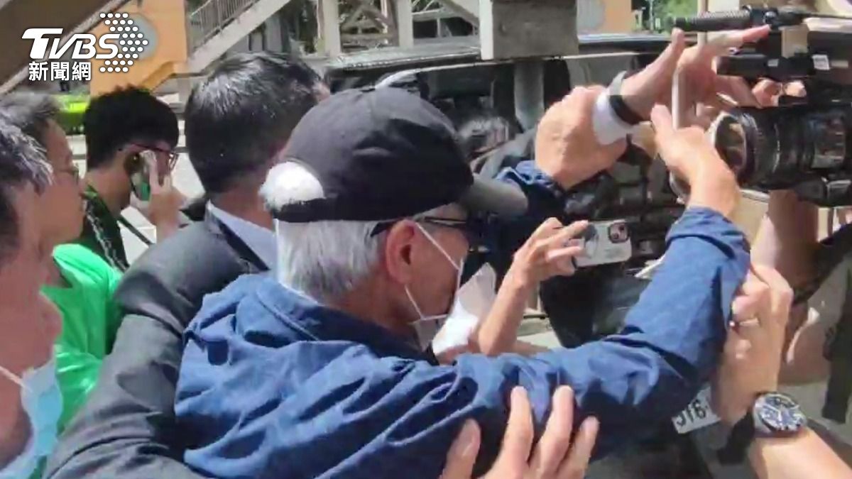 吳東進涉弊案!匯款1億元交保金 保鑣護駕「狂推擠」