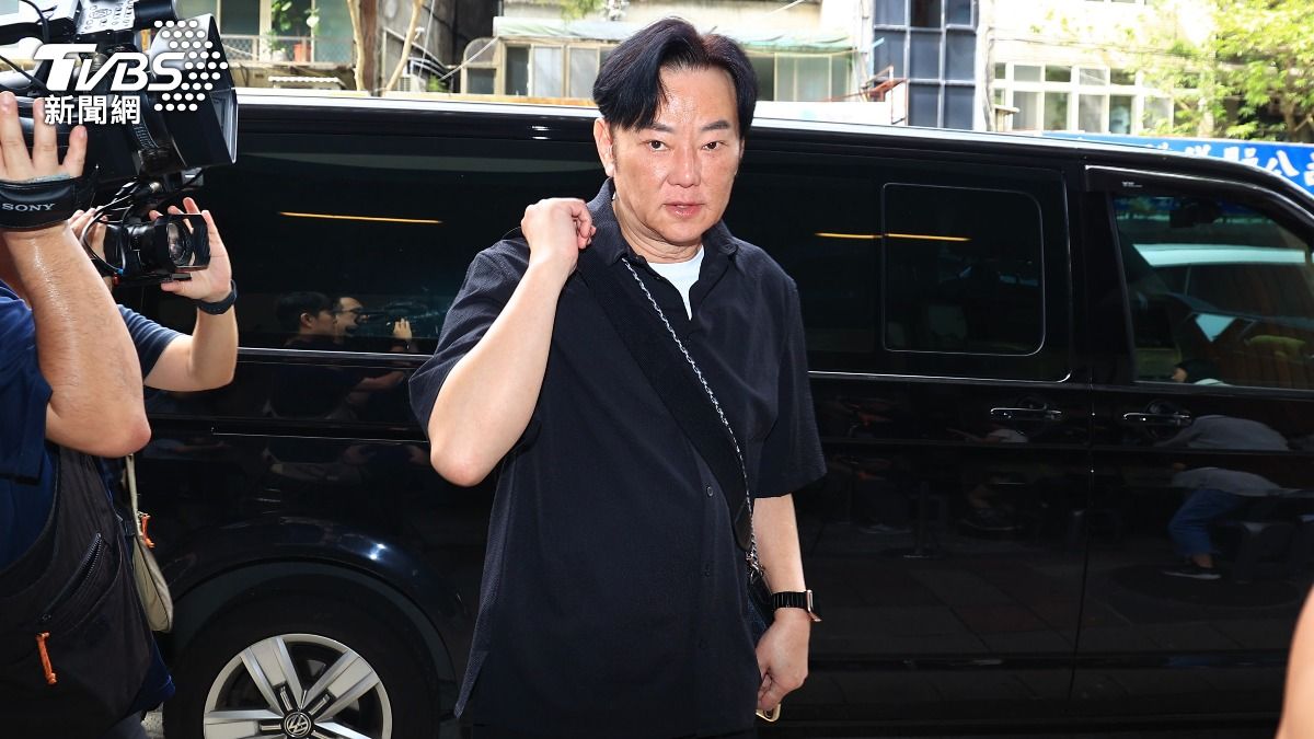 陽帆在追思會現場待了1個多小時才離開。(圖/黃城碩攝)