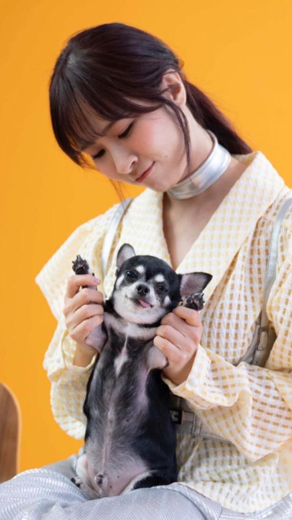 鼠鼻離世後,鄧福如傷心直呼好想再抱抱愛犬。(圖/翻攝自鄧福如臉書)
