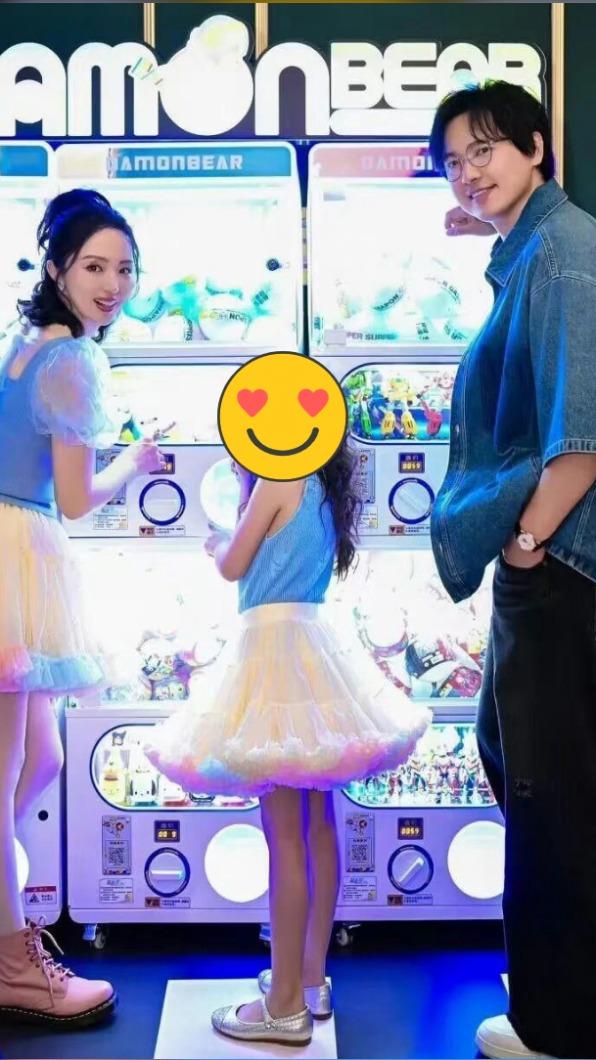 高雲翔日前與前妻替愛女慶生。(圖/翻攝黑蓮花八婆自微博)