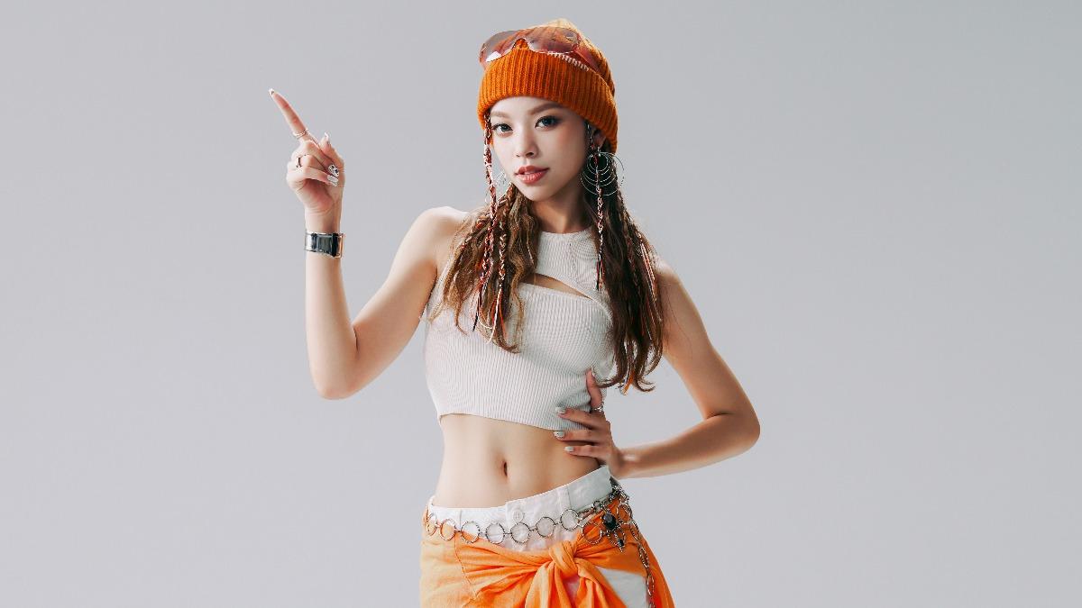 女星練太壯!曬蠻腰「二頭肌變焦點」 哭喊:這是女團的手嗎