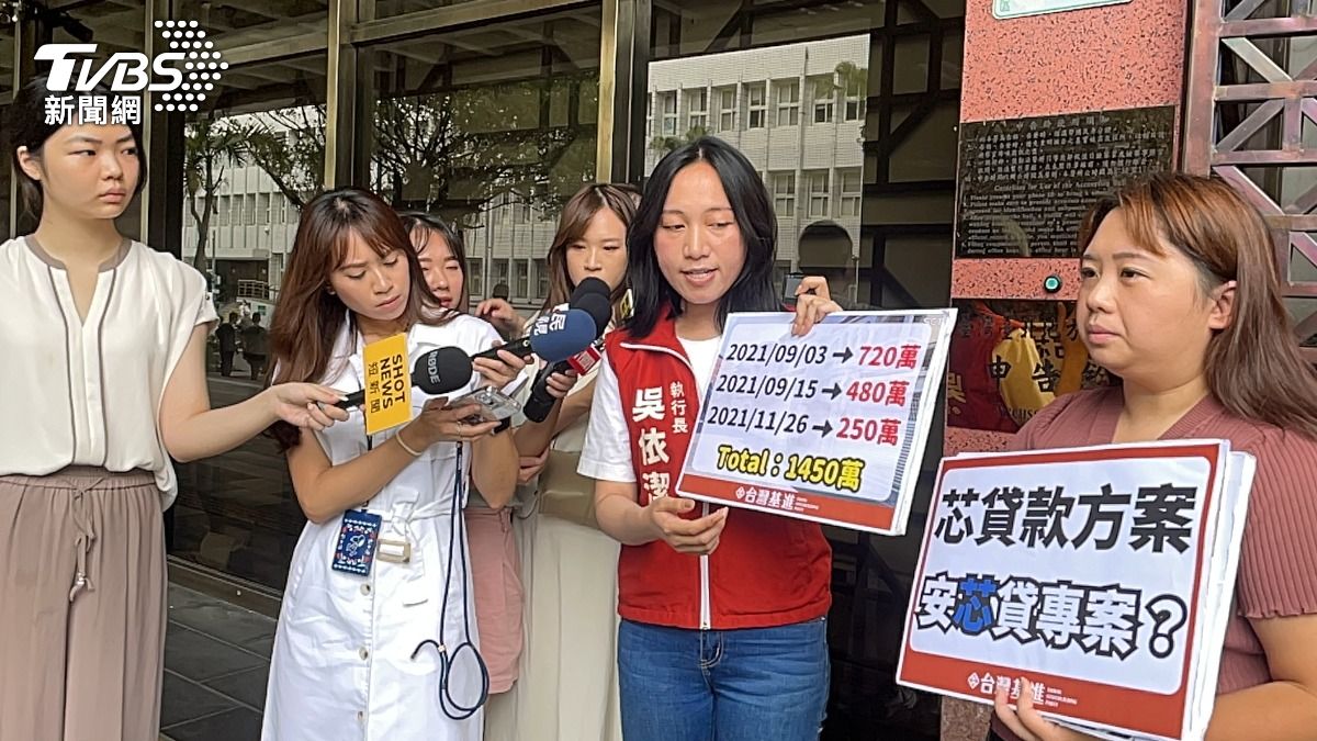 台灣基進黨台南市黨部執行長吳依潔(左)與高雄市黨部執行長楊佩樺。(圖/潘千詩攝)