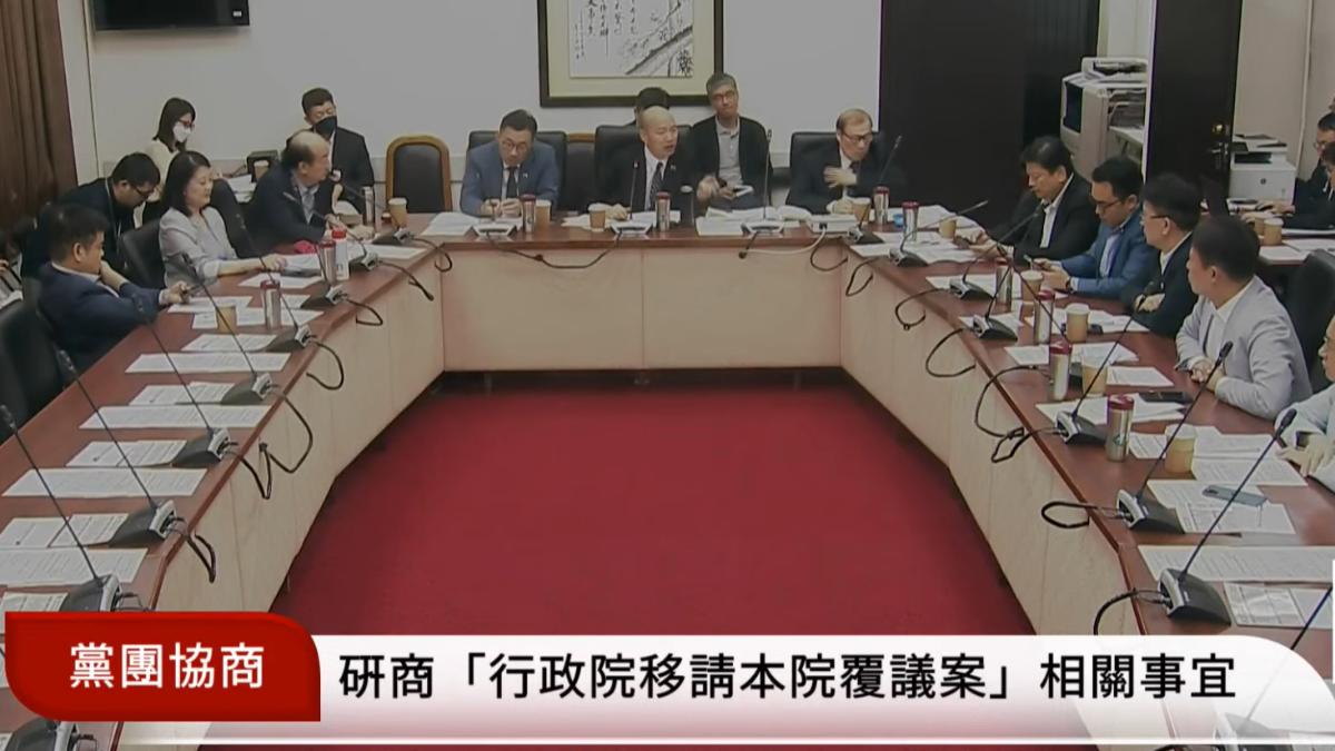 立法院長韓國瑜今(13日)召集朝野協商研商國會改革覆議案,與民進黨立委莊瑞雄爆發口角衝突。(圖/翻攝國會頻道)