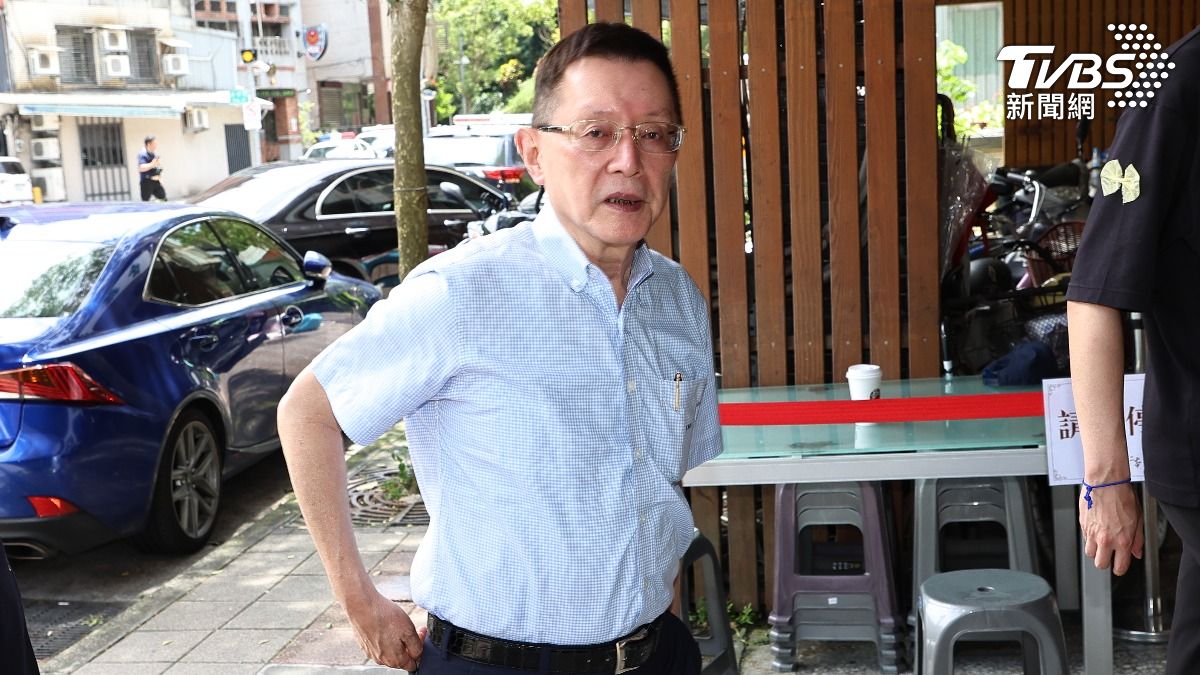 前警政署長王卓鈞也到場致哀。(圖/張哲鳴攝)