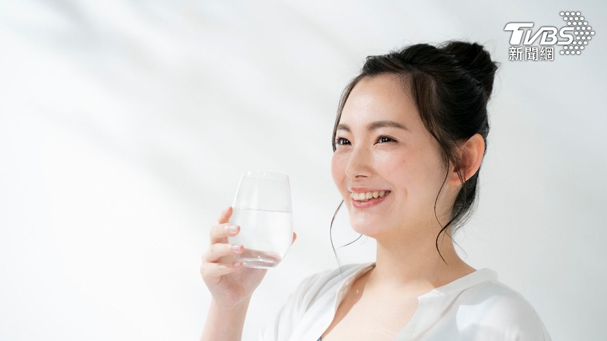 多喝水防感染！泌尿醫推「體重公式」估飲水量　3水果也超補水