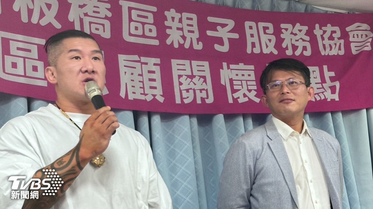 網紅館長(陳之漢)、民眾黨立委黃國昌。(圖/陳昫蓁攝)