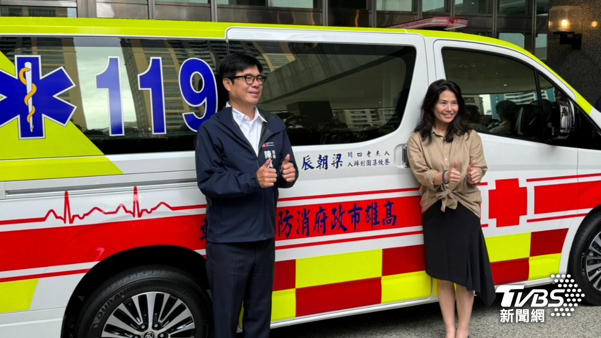 市長陳其邁代表受贈,並表達誠摯謝意。(圖/TVBS)