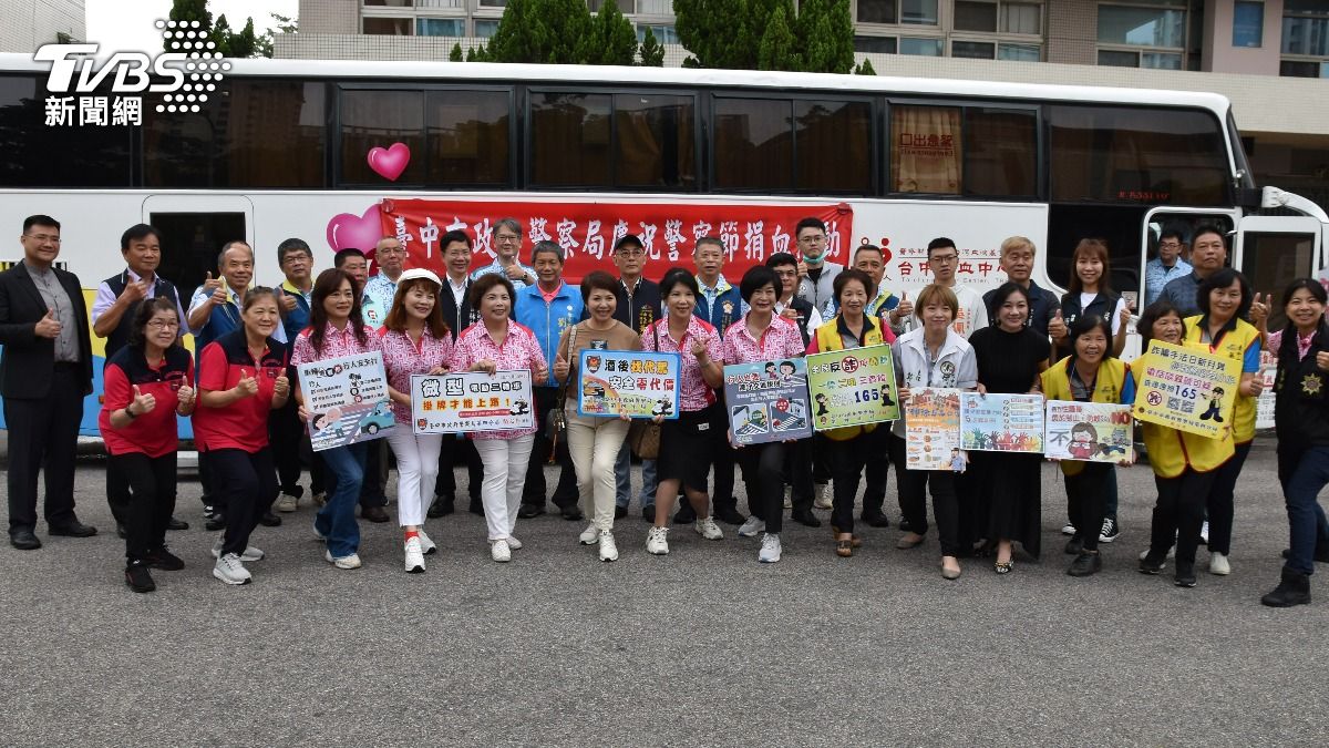 四分局員警捐了40公升的血。(圖/TVBS)