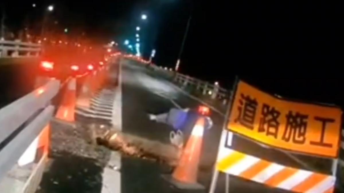 機車騎士誤闖慘摔畫面曝光。（圖／翻攝自社會事新聞影音）