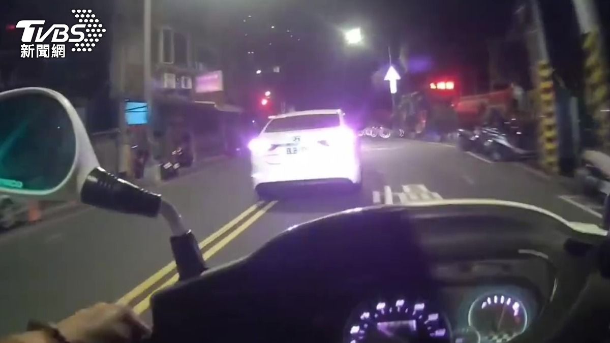 嫌犯拒檢開車逃逸。(圖/TVBS)