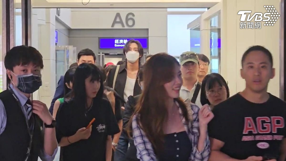 路雲高人一等的身高相當醒目。(圖/TVBS)