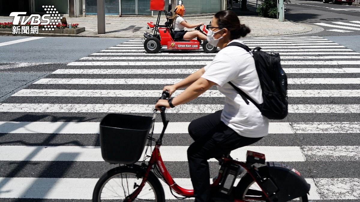 赴日騎腳踏車要注意 11月起分心滑手機恐將「吃牢飯」