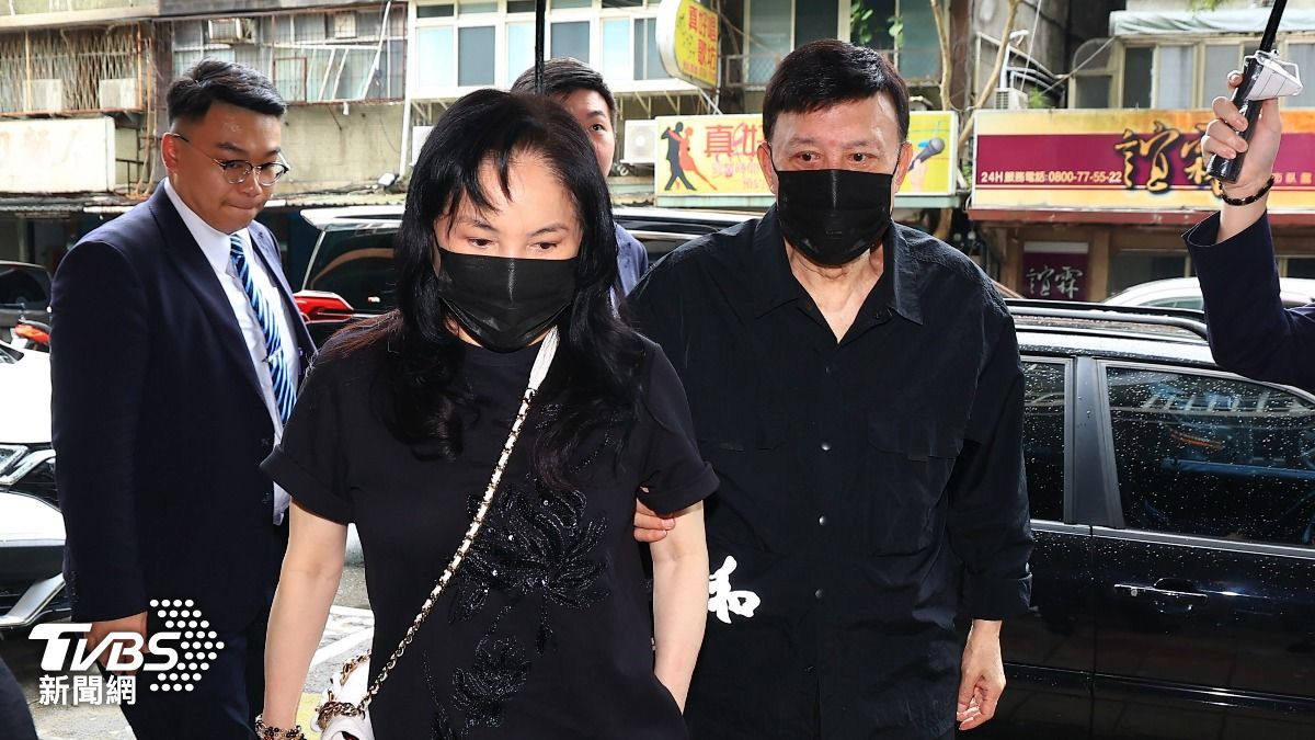 余天女婿被捕首露面!現身寬姐母靈堂 李亞萍曝2外孫又被接走