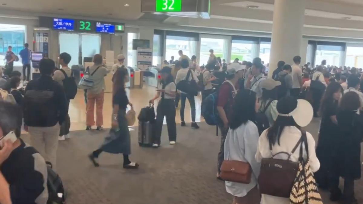 那霸機場地勤大雨中斷 部分航機被迫暫停滑行道、空中盤旋