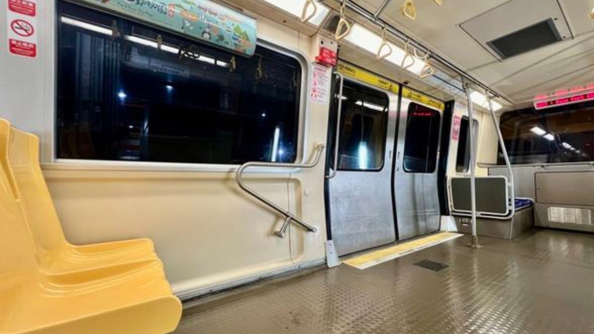 文湖線車廂空間變大!拆立柱、行李架 北捷:每列載客數增至420人