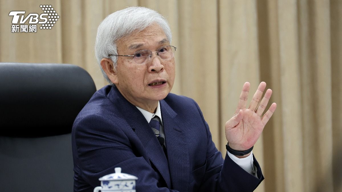 央行總裁楊金龍說明理監事會議決策結果。(圖/葉志明攝)