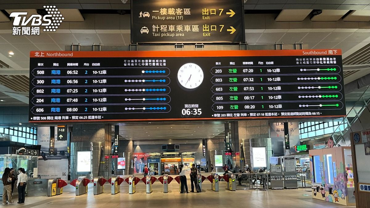 當時接駁車開往高鐵台中站。(圖/陳祁 攝)