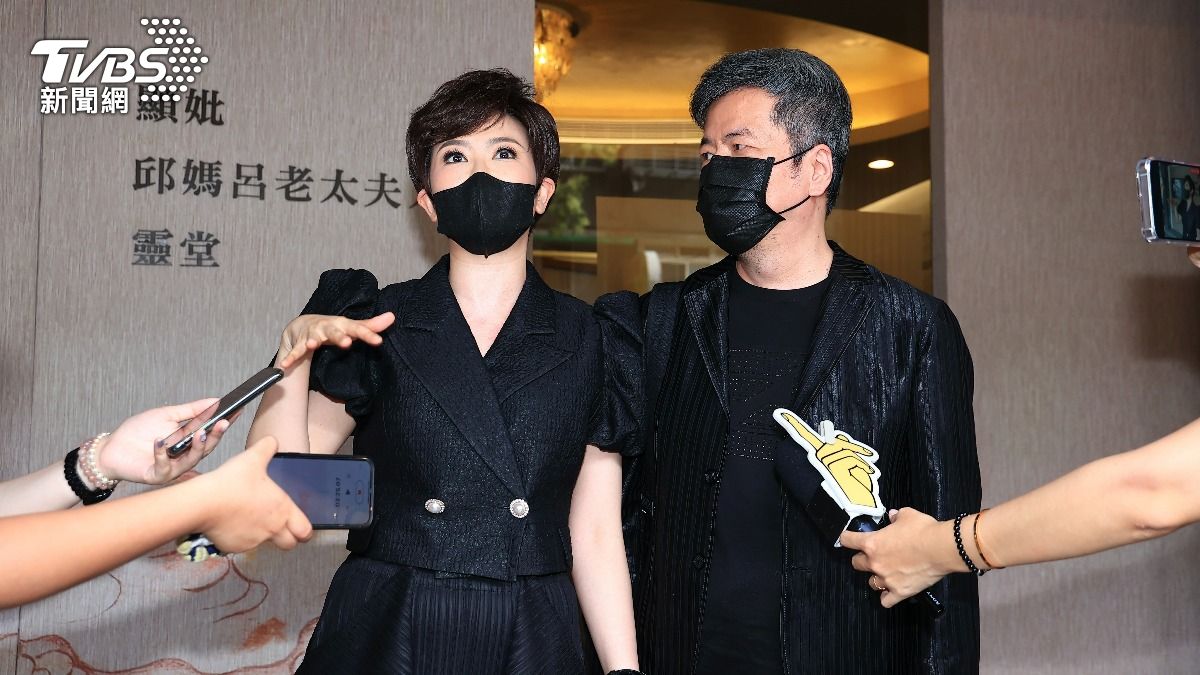 邱瓈寬喪母瘦了大半圈!寇乃馨深夜待命 心疼喊:擔心她睡不好